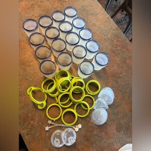 18 Como Tomo 8 oz silicone bottles with lids